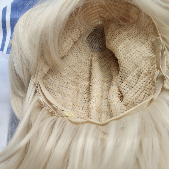 Luxurious Blonde Hair Wig - Picture 4 of 8